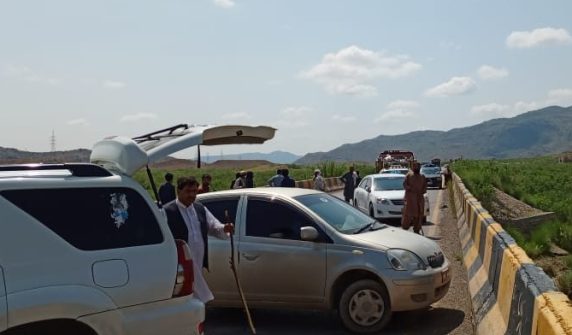 موسی خیل میختر کے مقام پرگڈزٹرانسپورٹ روکنے کے خلاف قومی شاہرابند