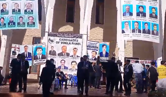 بلوچستان ہائی کورٹ بار ایسوسی ایشن کے انتخابات میں پولنگ کا عمل جاری ہے بلوچستان ہائی کورٹ بار ایسوسی ایشن کے انتخابات آج صبح ہائی کورٹ کی عمارت میں شروع ہوے ہائی کورٹ بار انتخابات میں وکلاء کے 3 پینل مقابلے کے لیے میڈان میں اترے ہیں