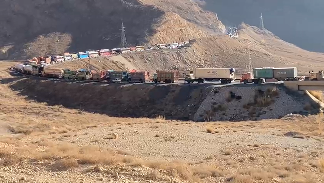 لک پاس ٹنل چیک پوسٹ پر تلاشی گاڑیوں کی لمبی لائنیں