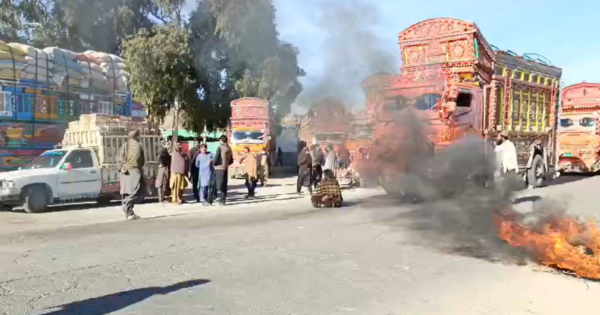 خضدار:انجینیرہ کرس سے کویٹہ کراچی شاہراہ مکمل بند،زہری میں ہڑتال