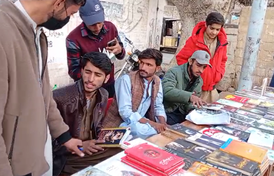 قلات میں کتاب میلہ ،طلبہ کا مختلف کتابوں میں دلچسپی