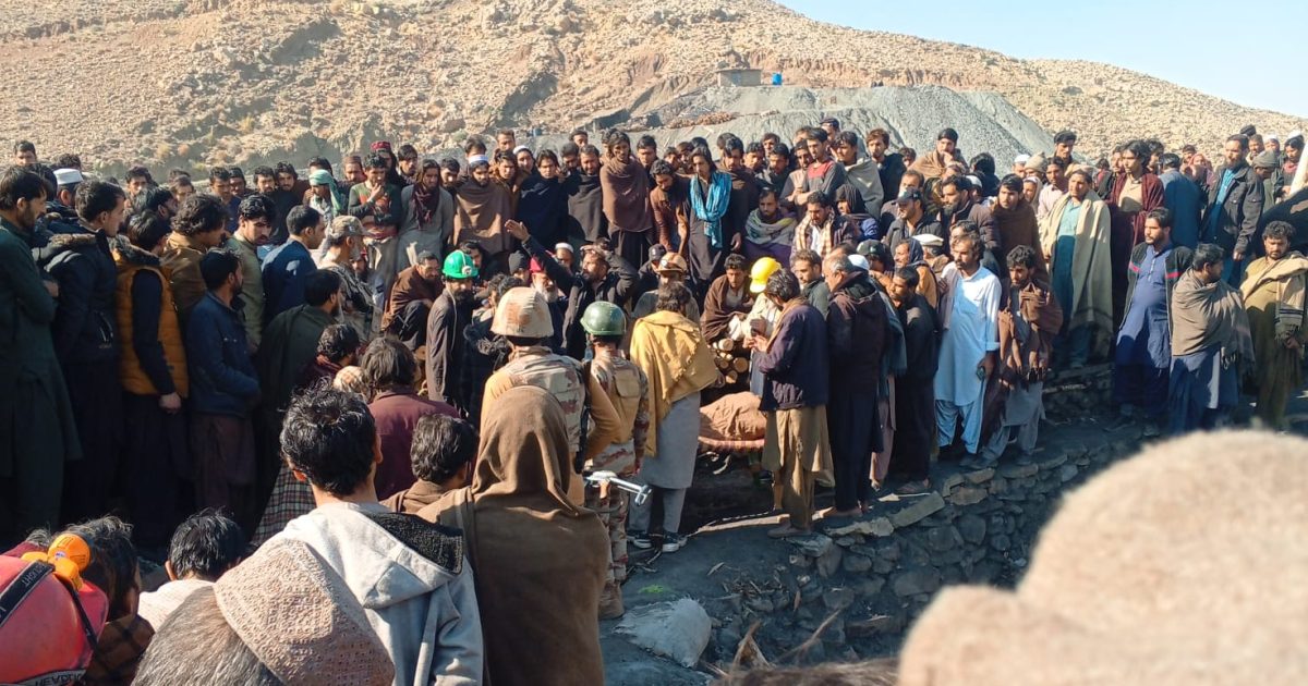سنجید ی کوئلہ کان سے 11 لاشیں برآمد 1 کاکن کی تلاش جاری