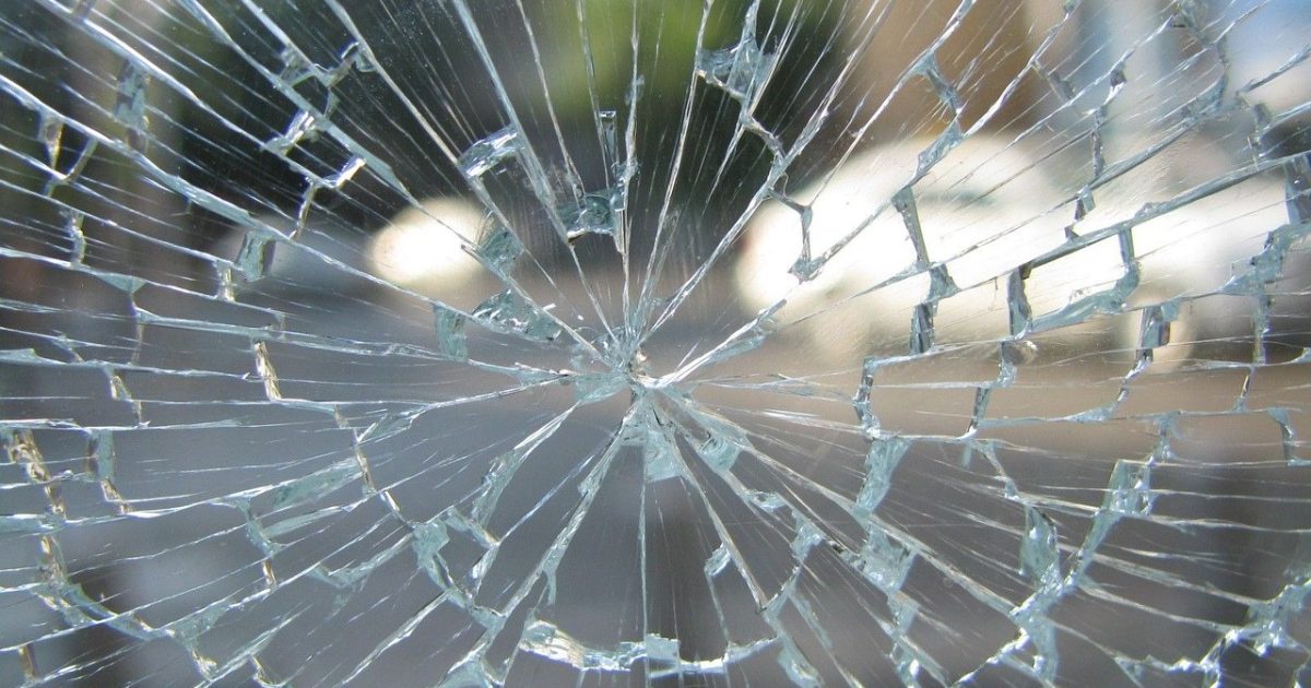 حب میں مسافر کوچ اور ٹرک میں تصادم 2 افراد جان بحق14 زخمی